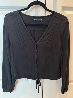 Abercrombie & Fitch Black V-Neck Button-Front Blouse with Drawstring Hem